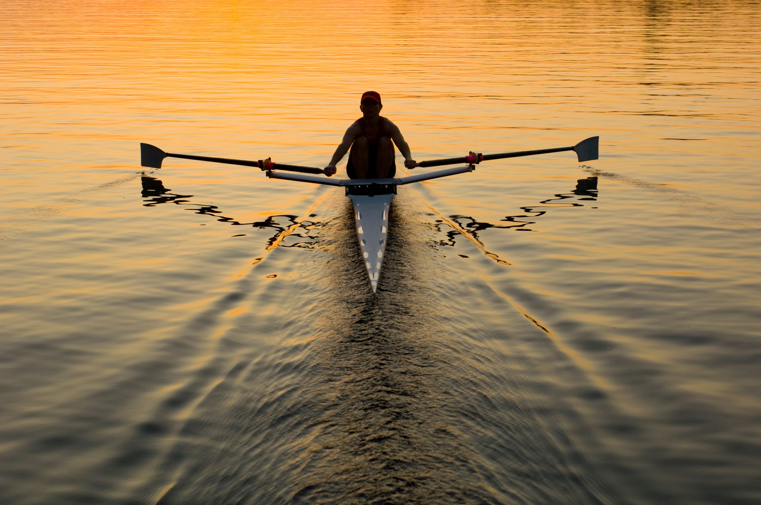 Solo rower training on calm water